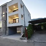 Perla 公寓式酒店 特雷比涅