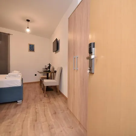 Perla Aparthotel 3*