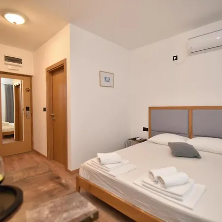 Perla Aparthotel 3*
